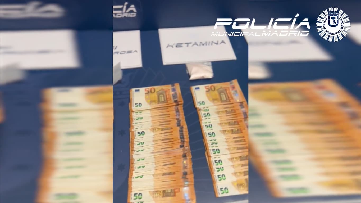 Un control rutinario destapa un alijo de droga y dinero en un coche en Puente de Vallecas