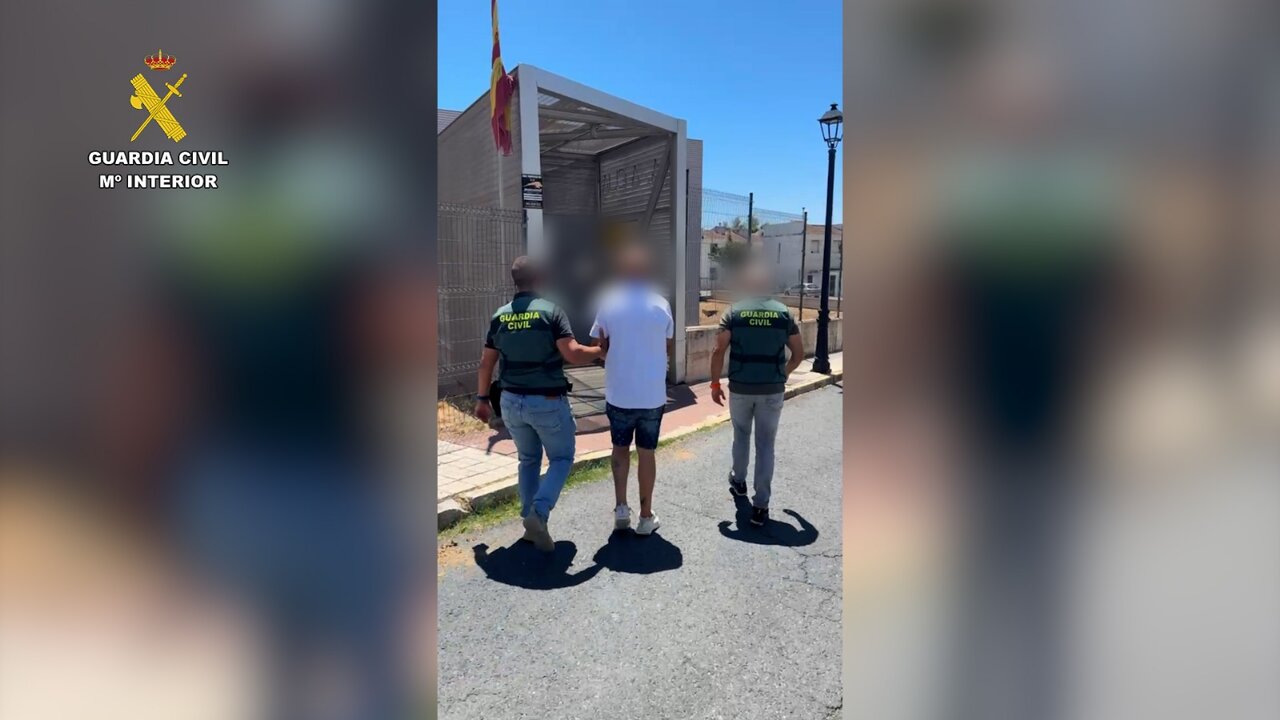 Detenido un hombre que falsificaba pagos para llevarse jamones en la Sierra de Huelva