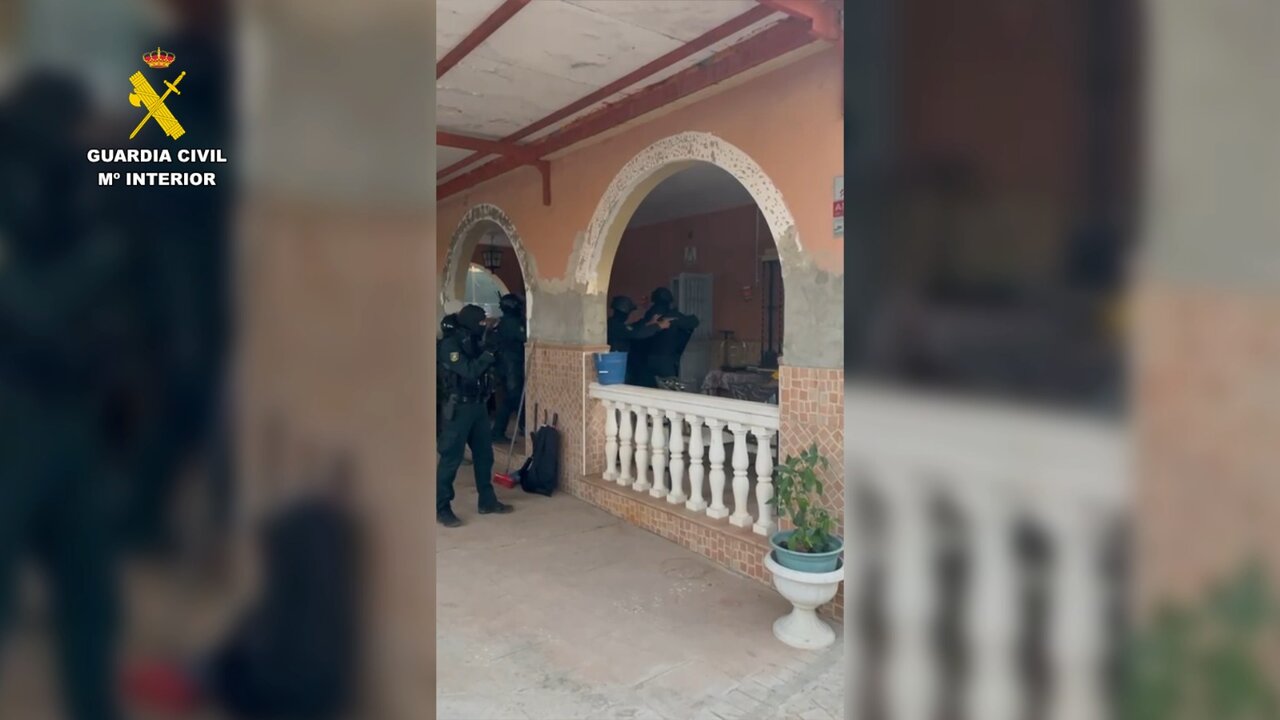 Entrada a la casa por parte de la Guardia Civil. Fuente: Guardia Civil