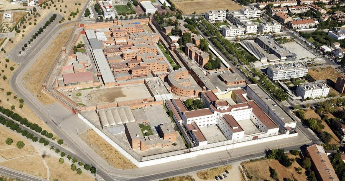 Prisión para el hombre que atacó a urbanos con un cuchillo en el centro de Lleida