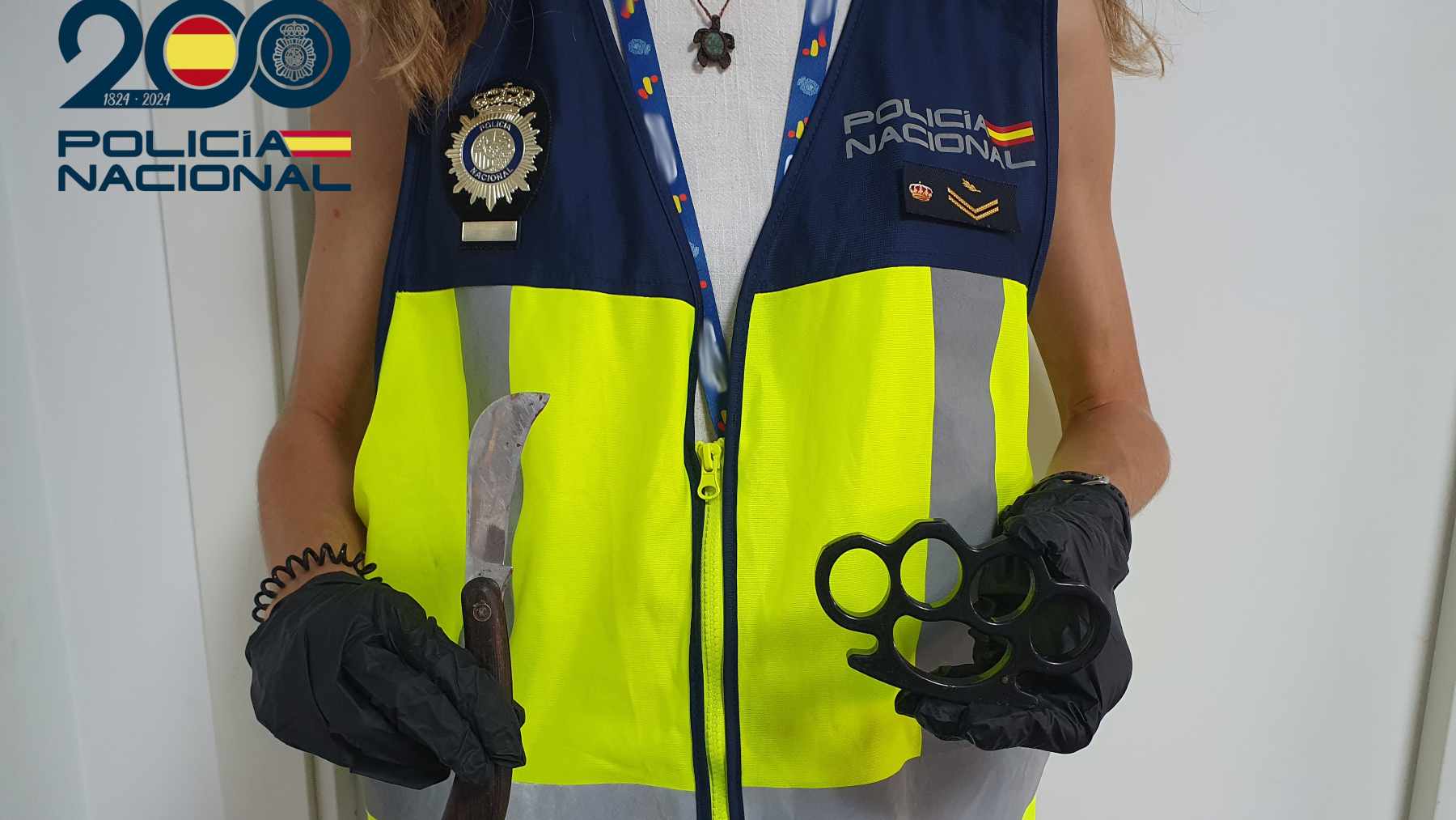 Detenido en Palma por amenazar con un cuchillo y un puño americano al padre de los hijos de su ex pareja en un autobús público