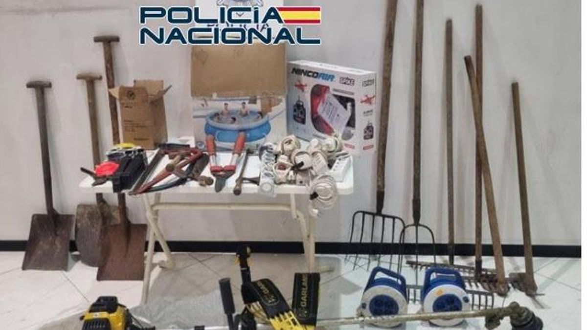Parte de los utensilios robados por el detenido en San Andrés del Rabanedo.