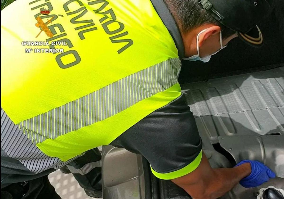 Detenido en el Puerto de La Luz con 25 kilos de cocaína en el doble fondo de un vehículo