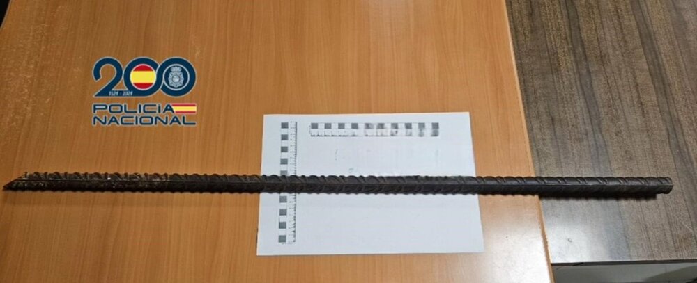Dos detenidos por agredirse con una barra y un cuchillo