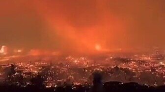 Grabado un impresionante tornado de fuego en incendio forestal en Portugal