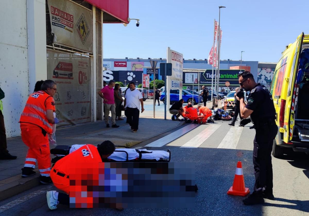 Grave accidente de tráfico en Málaga: Dos heridos tras colisión entre motocicleta y furgoneta en Málaga Nostrum.