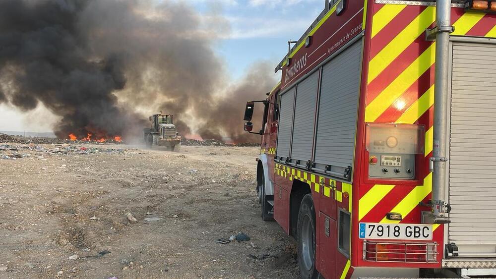 El incendio está perimetrado y trabajarán toda la noche