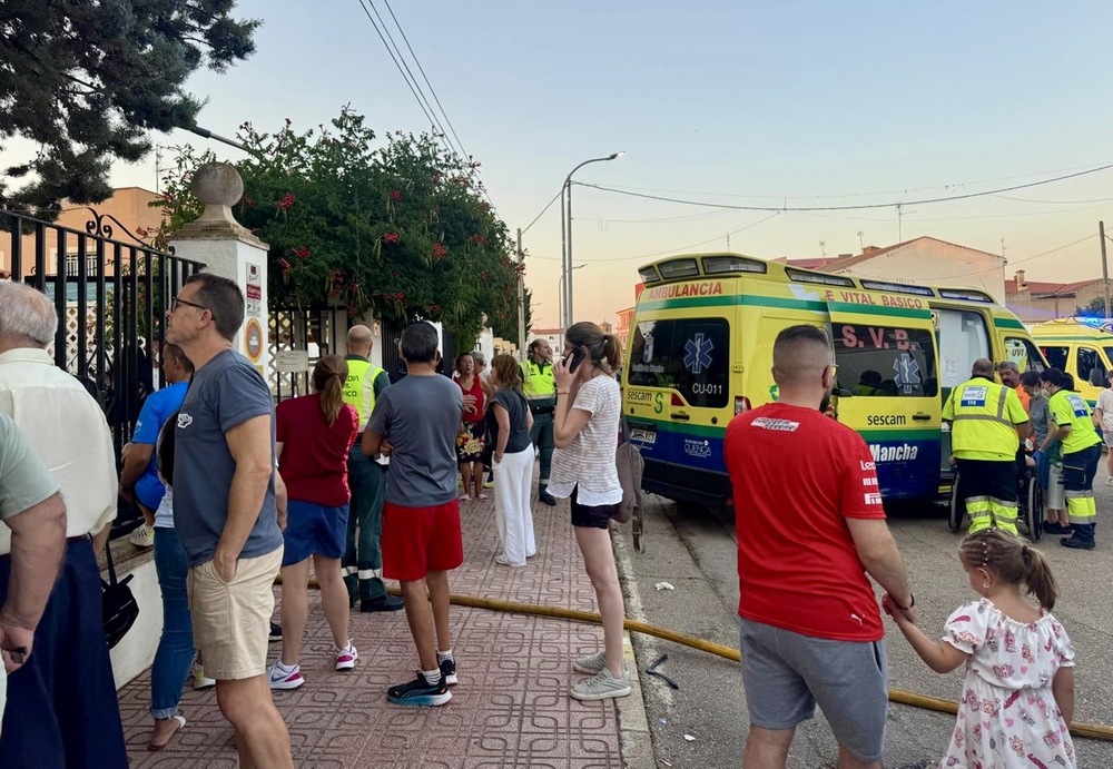 Desalojan a 135 personas de una residencia por un incendio