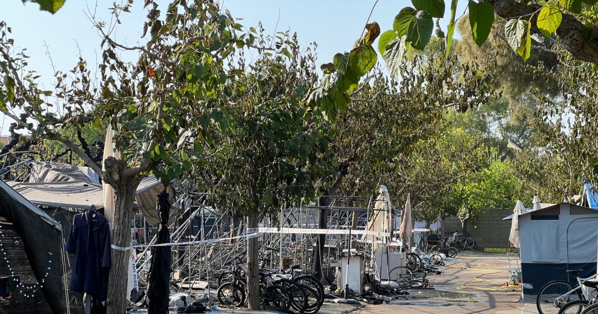 evacuadas unas 1.700 personas al arder caravanas y parcelas