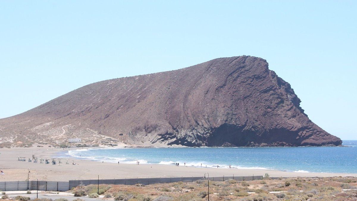 Kitesurfista sufre traumatismo en una pierna en la playa de La Tejita