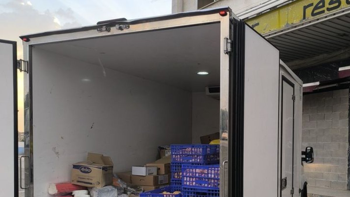 Reparte alimentos no aptos para el consumo que debían ser destruidos
