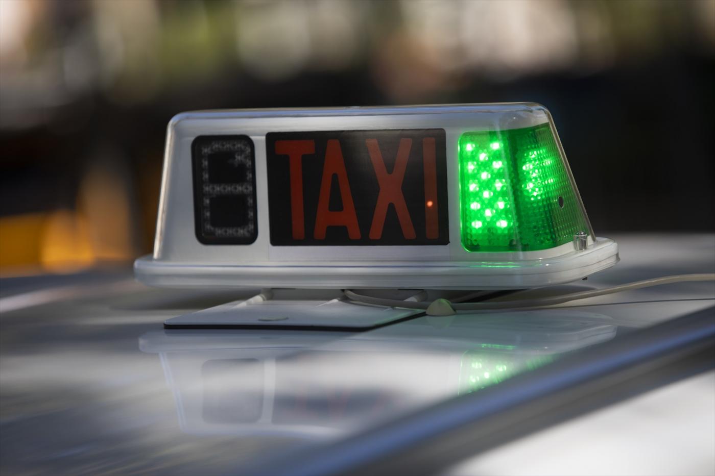 Detalle de un taxi en su parada. - E.P.
