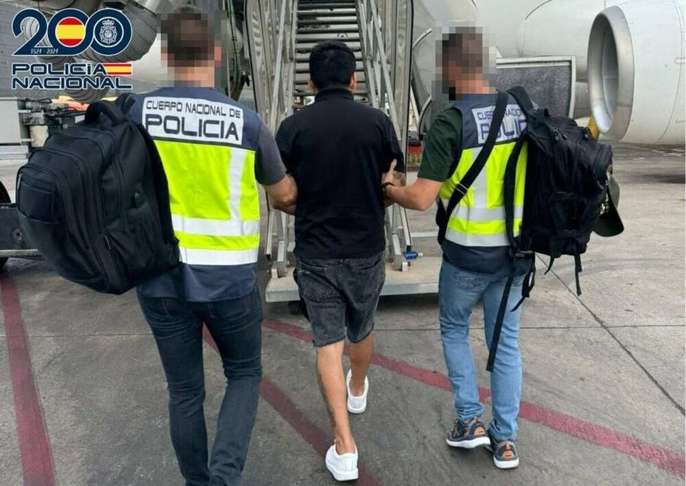 La Policía Nacional expulsa a sus países a ocho delincuentes