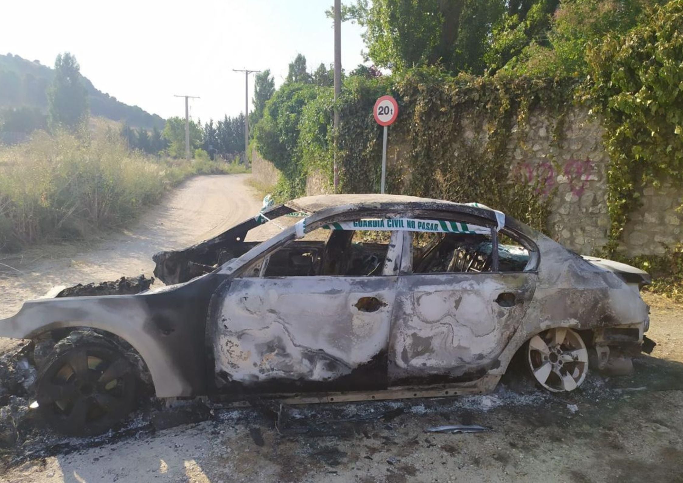 Asaltan estancos de Burgos y Palencia con un coche robado y lo queman en un pueblo de Valladolid