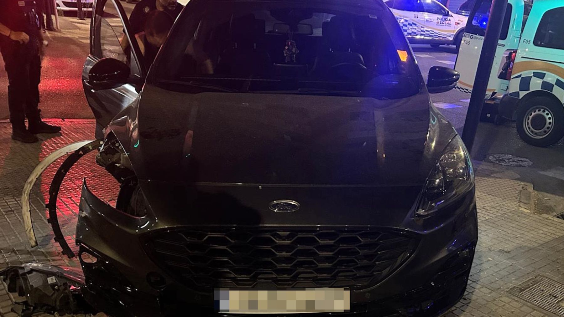 Una pareja de colombianos bebidos se estampan contra cinco coches en Playa de Palma