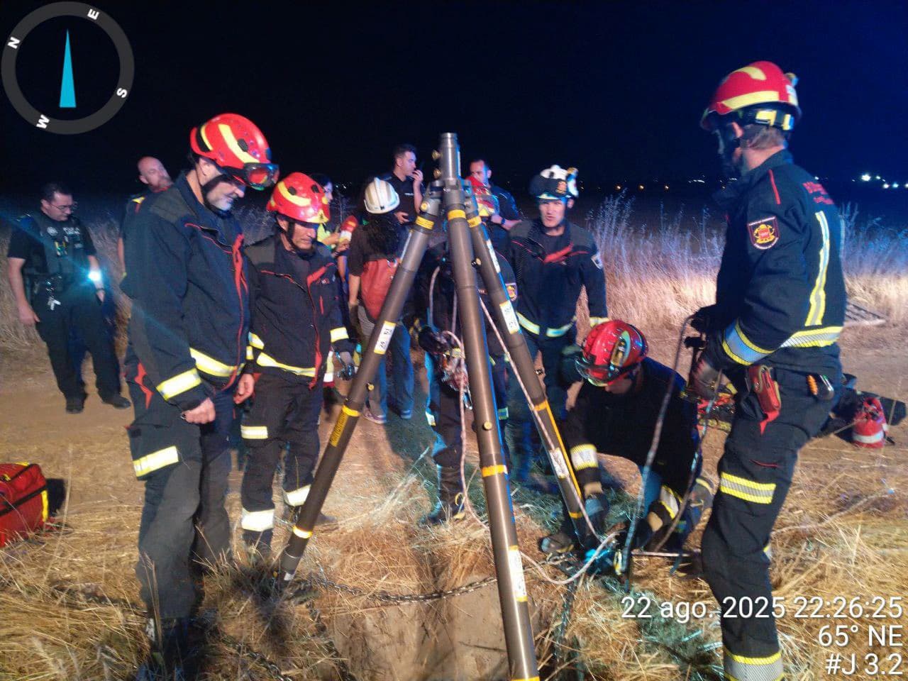 Rescatan a una joven de un pozo de seis metros en Torrejón