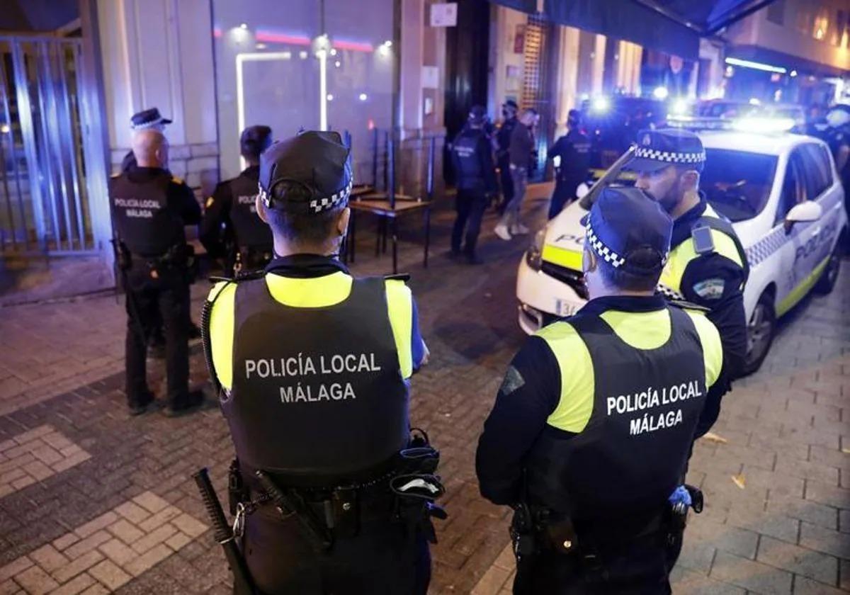 Amenaza con una botella al portero de discoteca que le niega la entrada y acaba con la cara ensangrentada