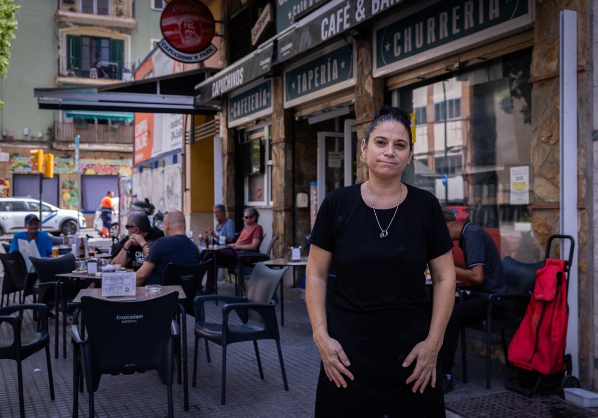 Eva, la camarera que asistió al joven asesinado a puñaladas en Capuchinos: «Me pedía que no le dejara solo»