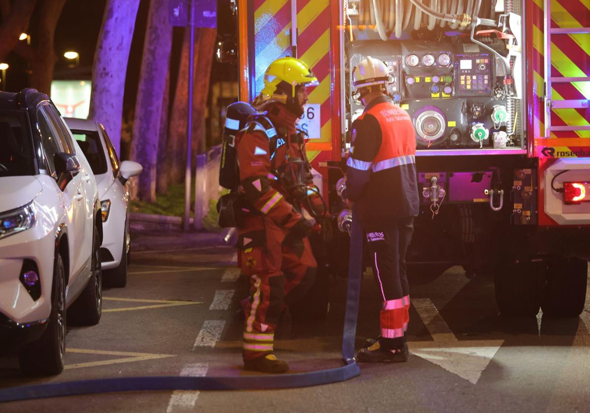 Tres personas resultan heridas en un incendio en plena capital salmantina