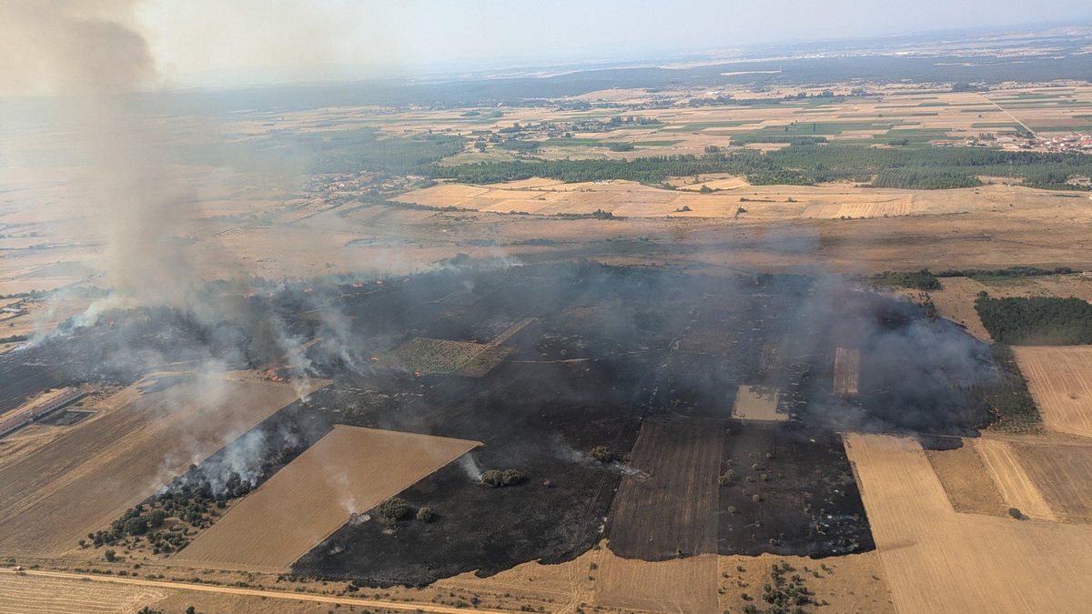 Incendio de Villamontán de la Valduerna, desde el aire.