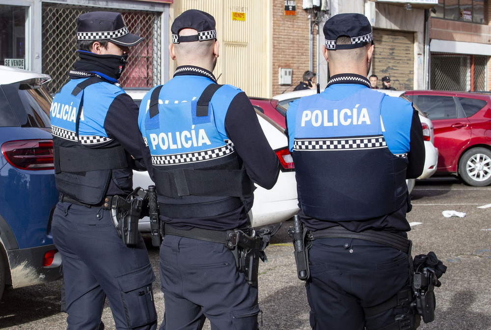 Detienen a una mujer por agredir a agentes de la Local