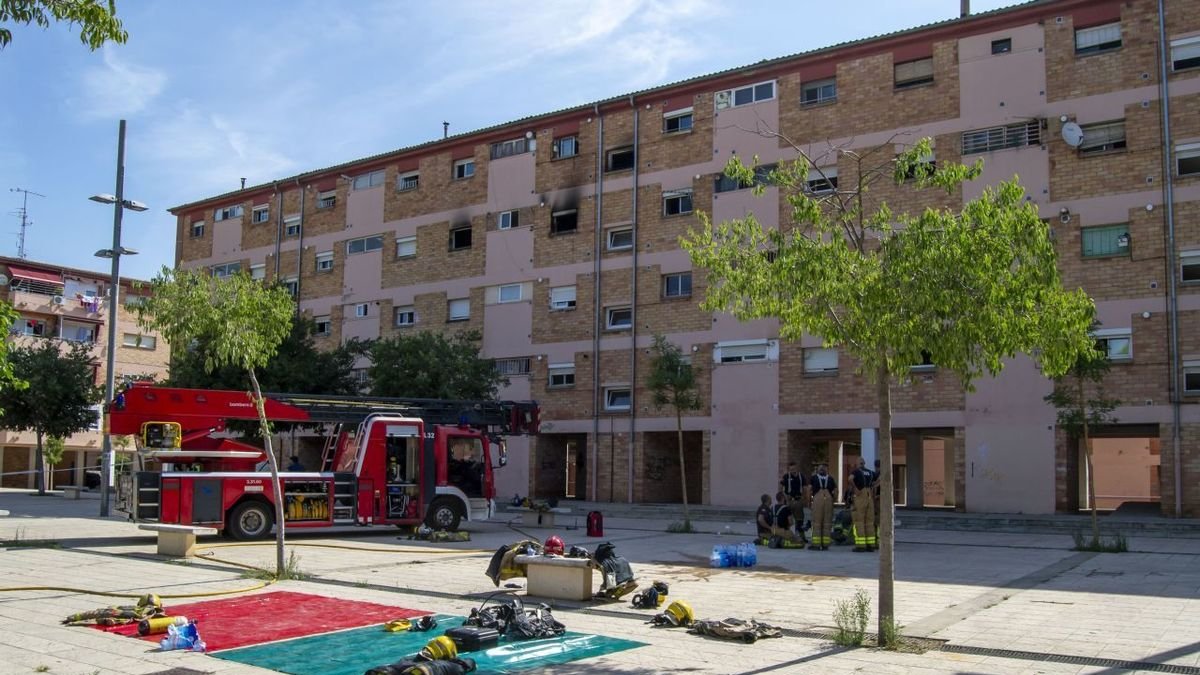 Vecinos desalojados por incendio en Lleida aún sin poder volver a casa tras un mes