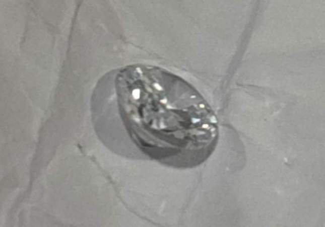 Diamante de 30.000 euros encontrado durante el cacheo