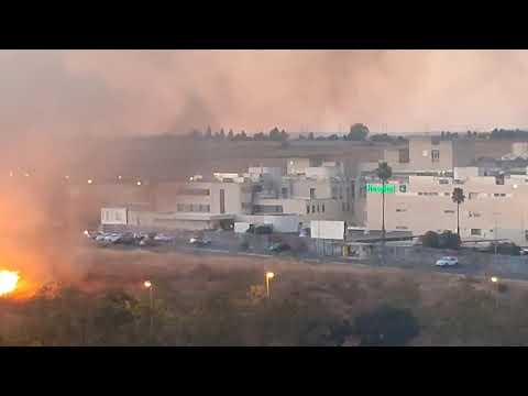 Nuevos incendios en los alrededores del hospital Juan Ramón Jiménez de Huelva mantienen en alerta a vecinos y autoridades.