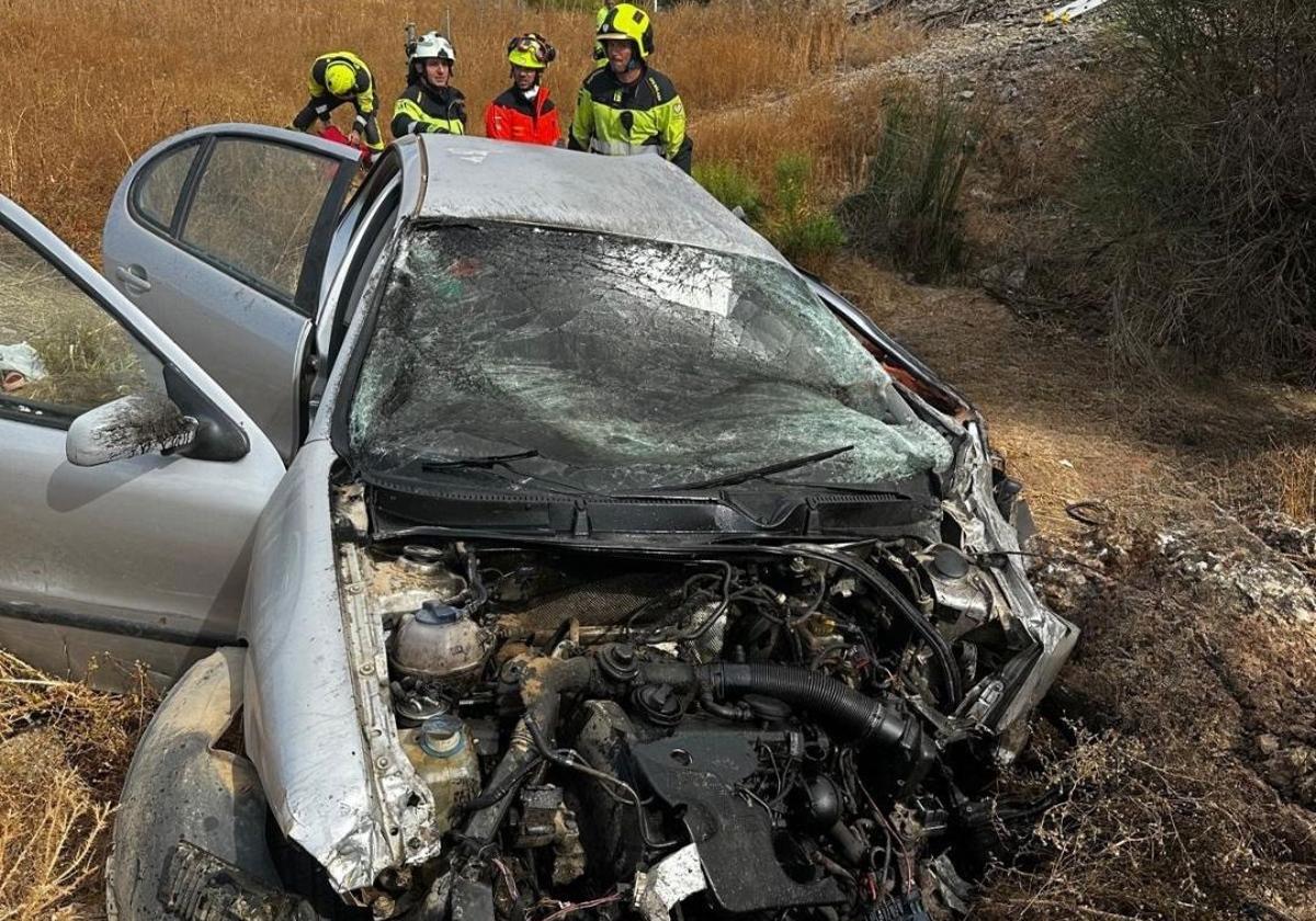 <p><strong>Accidente en la A-92: Cinco heridos tras salirse de la vía un vehículo en Archidona</strong></p>