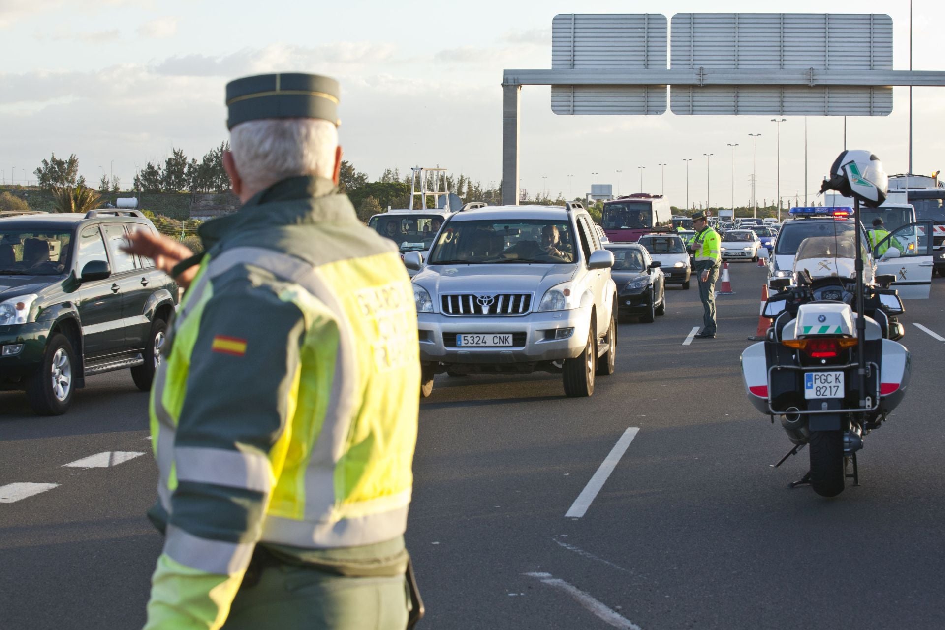 Una colisión de tres vehículos a la altura de La Pardilla colapsa el tráfico en Telde