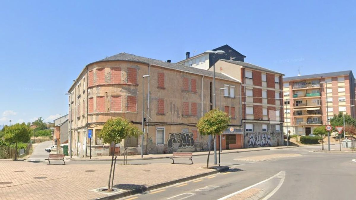 Bomberos de Ponferrada sofocan incendio en edificio abandonado: descartan víctimas