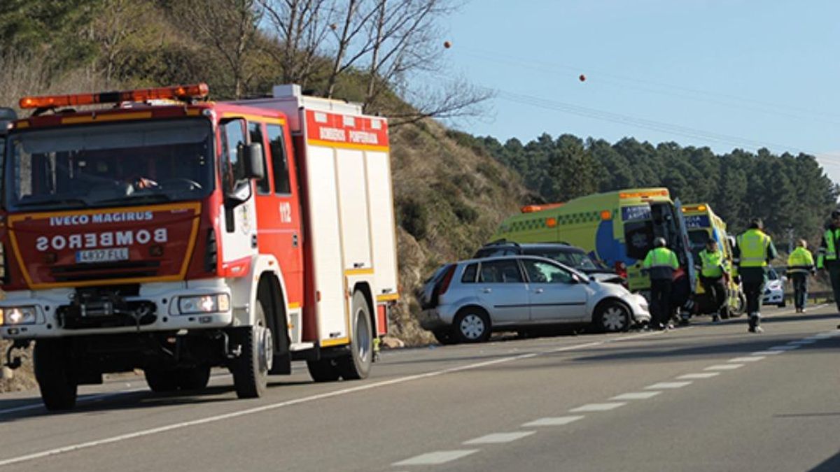 Cinco jóvenes resultan heridos en colisión de dos coches en la N-VI en Ponferrada