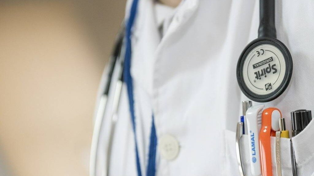 8 meses de prisión por pegar un puñetazo a una médica en Isla Cristina