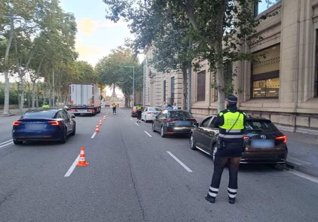 Control de la Guardia Urbana de Barcelona: 23 VTC acaban en el depósito por incumplir normativa