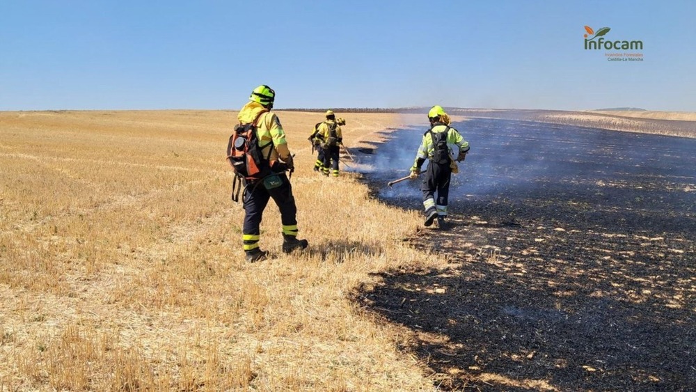 El Infocam controla un incendio declarado en Villares del Saz