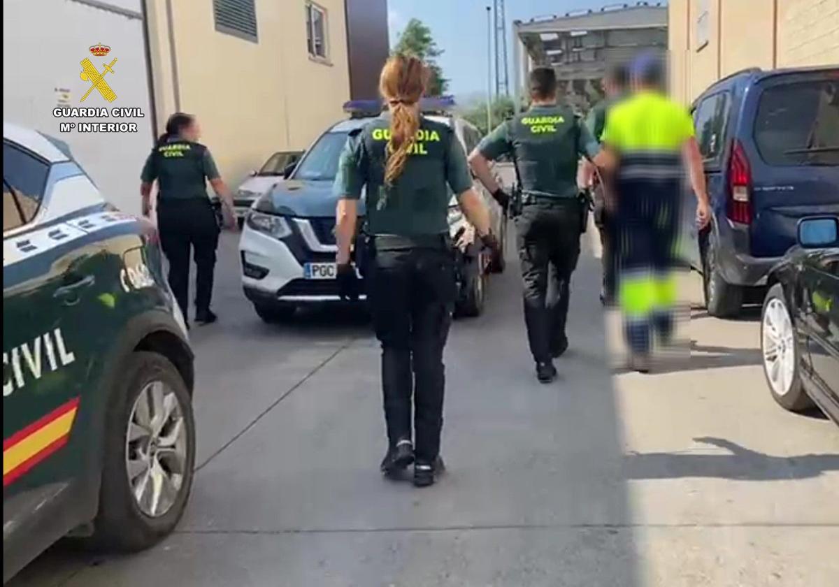 Desmantelado un punto de venta de droga en una vivienda de Villamediana: detenido el presunto traficante y un comprador