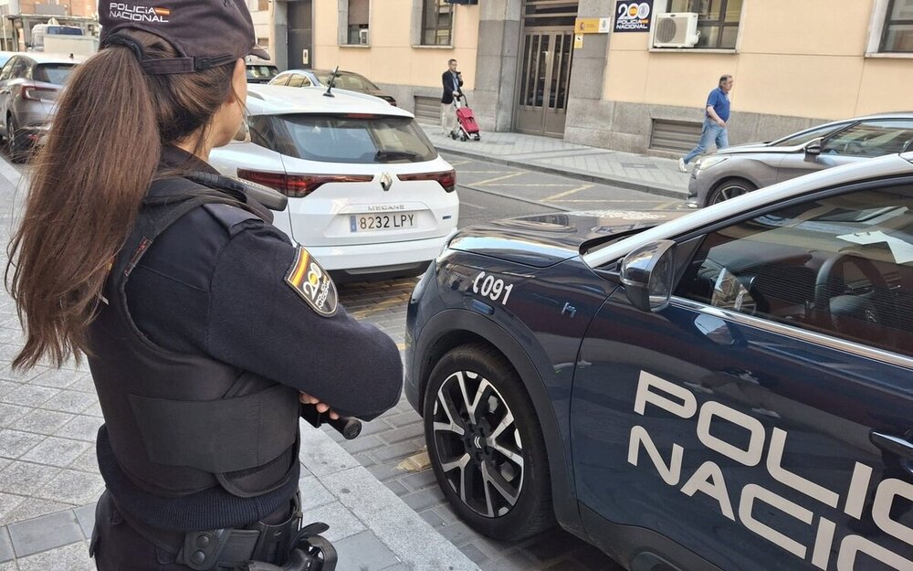 Detenida por dar puñetazos a un policía y morder a otro