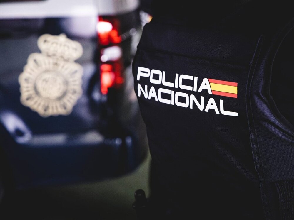 Amenazas de muerte y golpes con tornillos puestos en los dedos