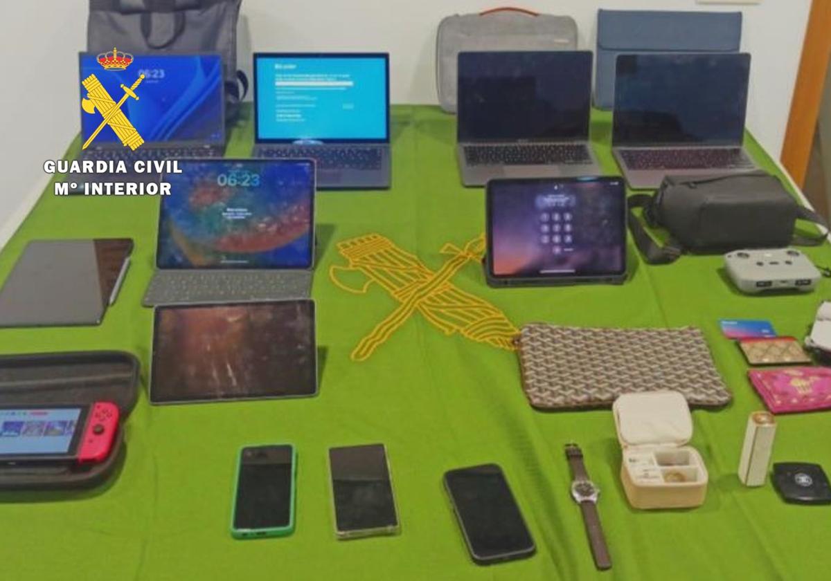 Roban 15.000 euros en joyas y aparatos electrónicos del interior de autocaravanas en Burgos