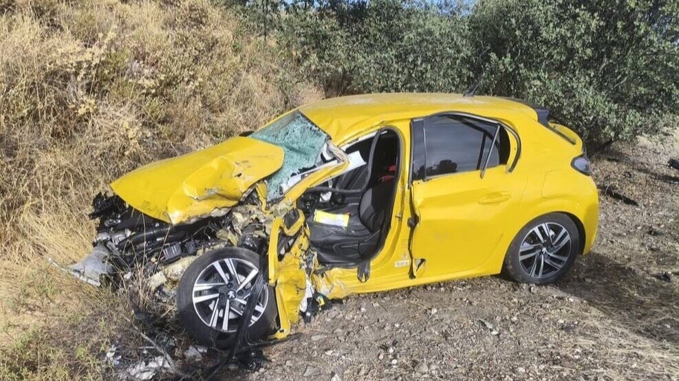 Dos heridos por un accidente entre un camión y un turismo en la N-435, en Zalamea