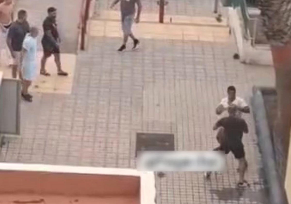 Gritos, insultos y amenazas en una pelea multitudinaria entre los vecinos de la Vega de San José