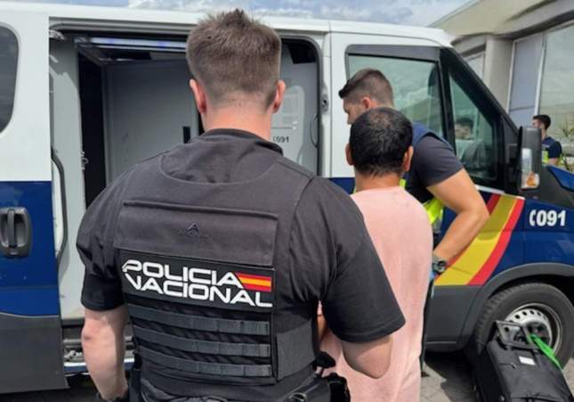 Expulsados de Barcelona: Diecinueve criminales multirreincidentes vuelven a Sudamérica