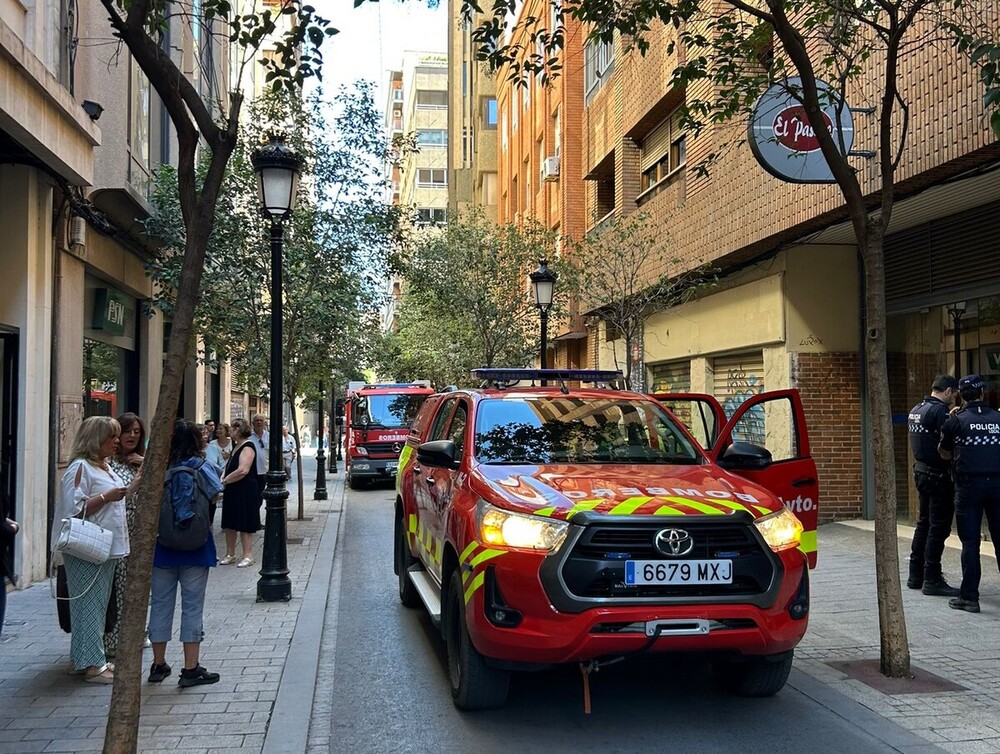 Gran revuelo en el centro de la ciudad por la caída de un menor al patio de un bloque de viviendas en la calle Gaona