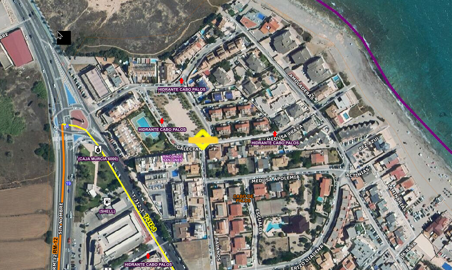 Encuentran a un hombre muerto e una plaza de Cabo de Palos