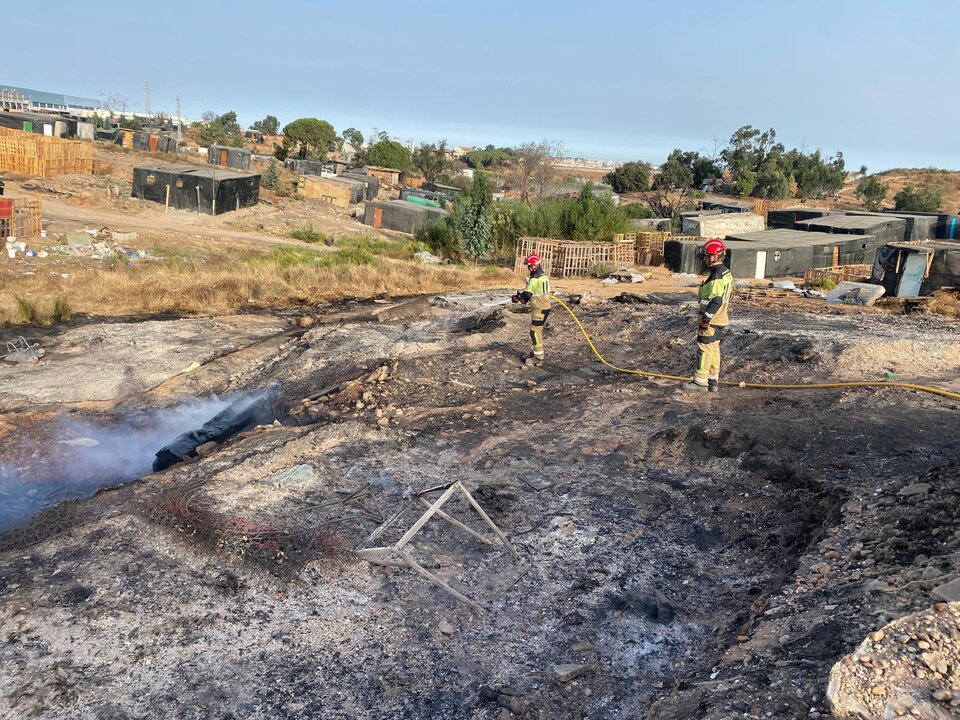 Un incendio arrasa 70 chabolas de un asentamiento en Palos