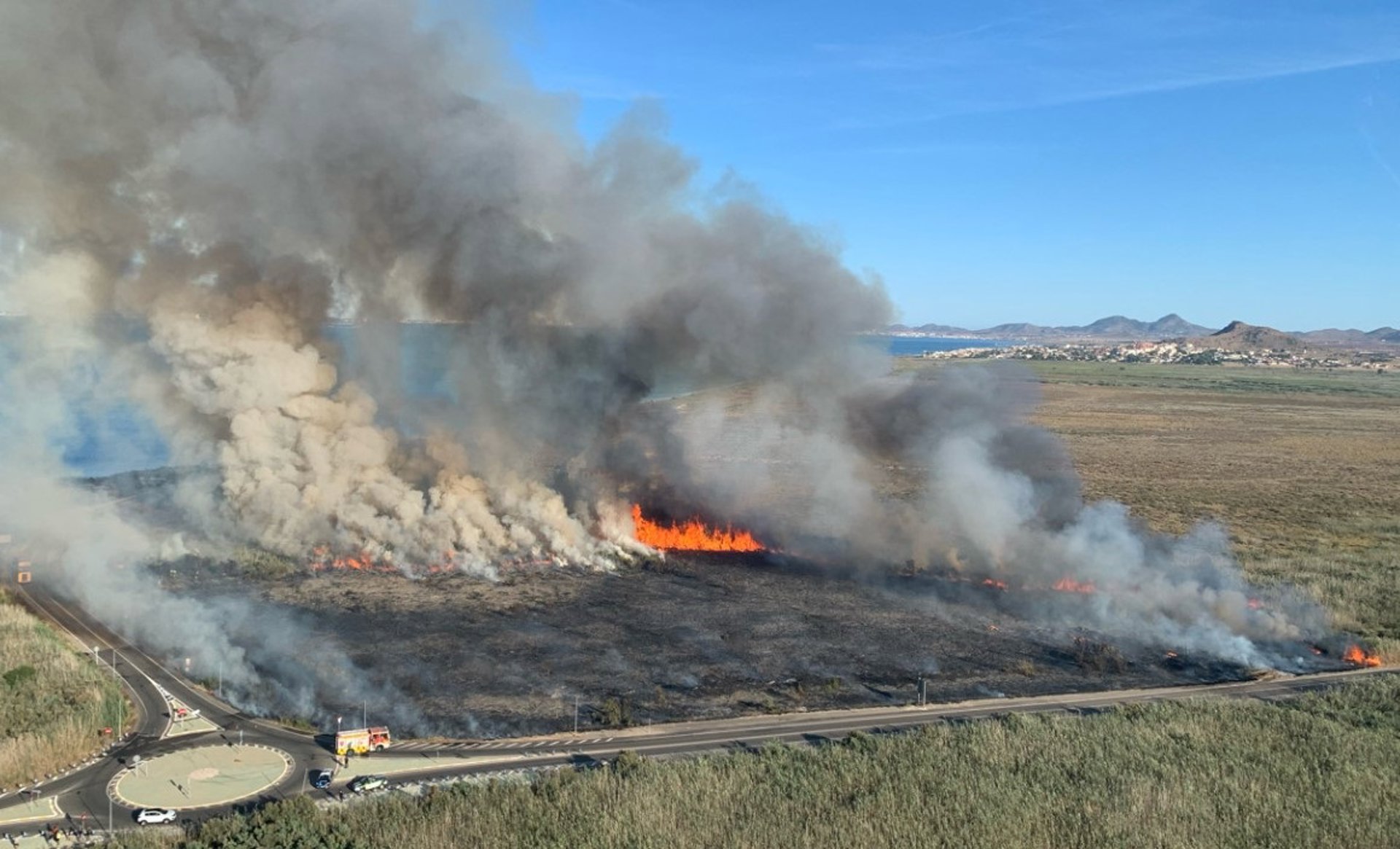 Un incendio forestal arrasa 500 m² de cañas en el espacio protegido de Torre del Rame