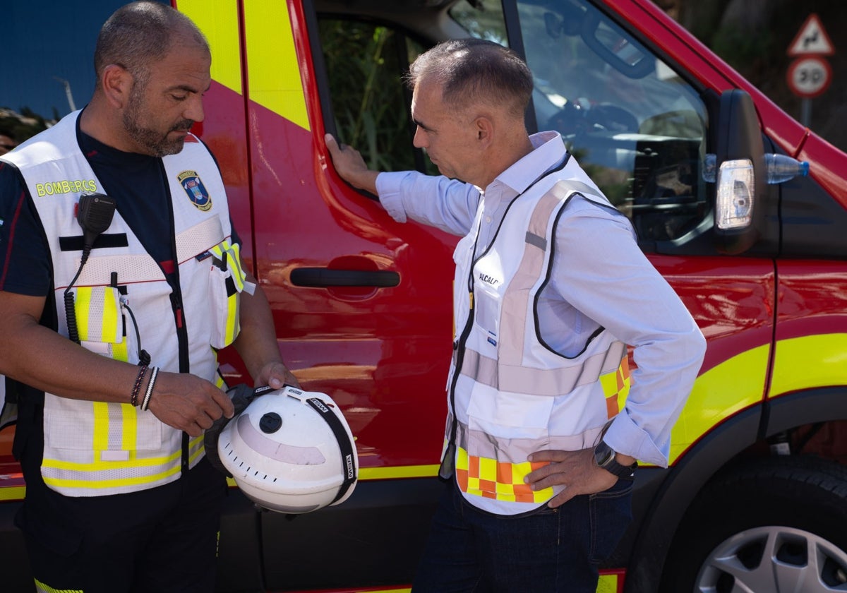 <p><strong>Incendio en Benalmádena: Un chalé okupado origina daños severos y vertido de aguas fecales en la costa</strong></p>