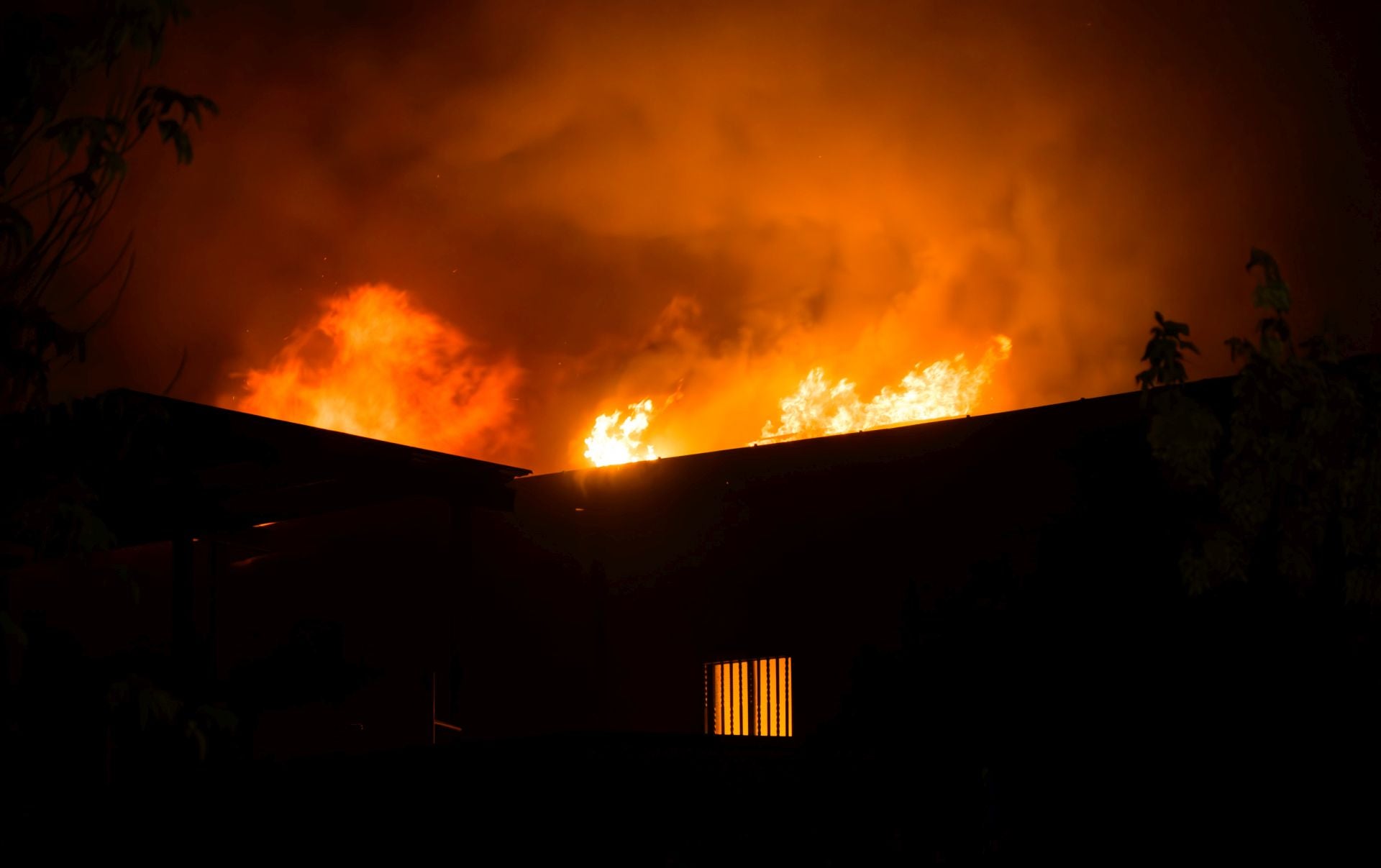 Incendio en Ciudad Rodrigo: una persona herida y dos bomberos atendidos por el humo