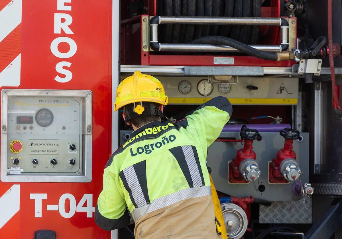 Incendio en Sojuela: Bomberos intervienen para sofocar el fuego que afectó a una hectárea de terreno.
