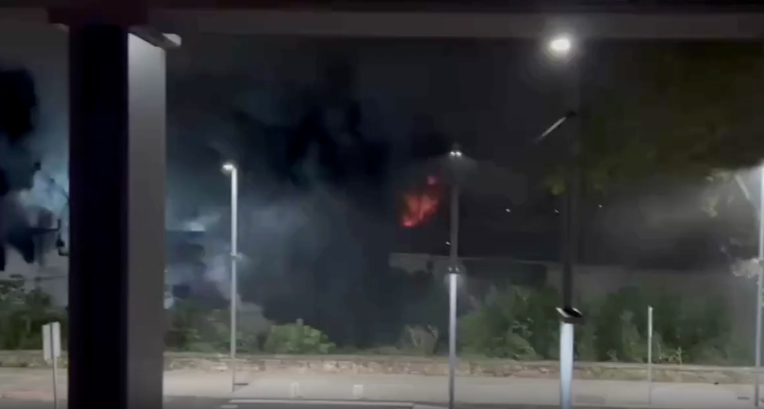 Un incendio registrado en una nave ocupada de Sestao deja varios heridos